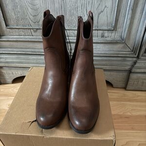 Woman’s Brown Leather Boots Size 9.5! NWT! NO BOX!